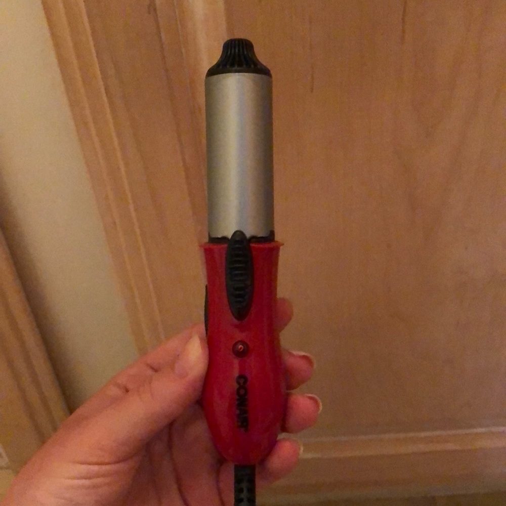 Tiny conair 1” curling iron
